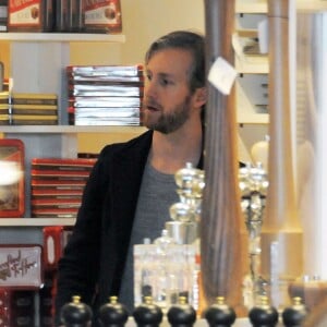 Anne Hathaway et son mari Adam Shulman font du shopping à Williams-Sonoma à Beverly Hills, le 25 novembre 2015