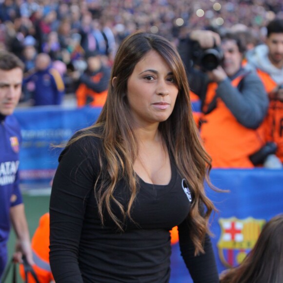 Antonella Rocuzzo, la femme de Leo Messi - Ambiance dans les tribunes du Camp Nou avec Les familles des joueurs du club de football de Barcelone le 28 novembre 2015.