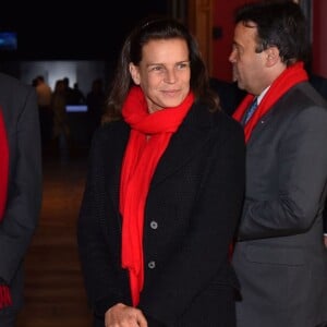 La princesse Stéphanie de Monaco, au centre, Stéphane Valéri, Conseiller de Gouvernement pour les Affaires Sociales et la Santé, à droite, et le Ministre d'Etat, M. Michel Roger, à gauche, participent au déploiement des "Courtepointes" en mémoire des victimes du SIDA, au Musée Océanographique de Monaco, le 27 novembre 2015. ©Bruno Bébert/Bestimage