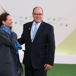 Ségolène Royal et le prince Albert II de Monaco - Arrivées des 150 chefs d'Etat pour le lancement de la 21ème conférence sur le climat (COP21) au Bourget le 30 novembre 2015. © Dominique Jacovides / Bestimage.