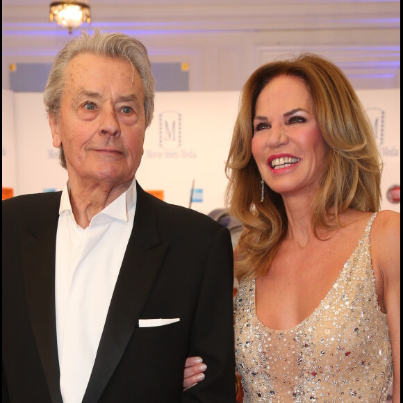 Alain Delon et Rosalie van Breemen - Soirée "Movie meets Media" à l'hôtel Atlantic Kempinski à Hambourg. Le 30 novembre 2015