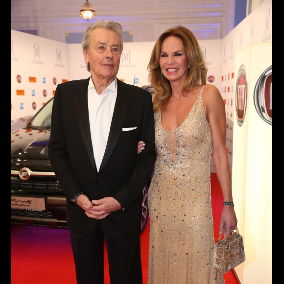 Alain Delon et Rosalie van Breemen - Soirée "Movie meets Media" à l'hôtel Atlantic Kempinski à Hambourg. Le 30 novembre 2015