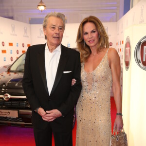 Alain Delon et Rosalie van Breemen - Soirée "Movie meets Media" à l'hôtel Atlantic Kempinski à Hambourg. Le 30 novembre 2015