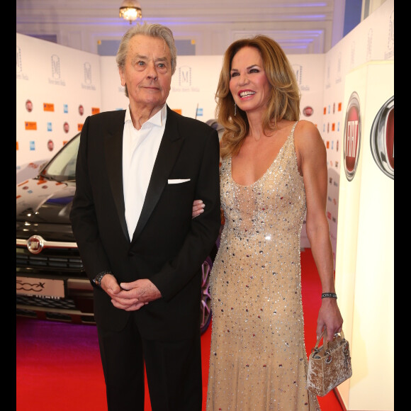 Alain Delon et Rosalie van Breemen - Soirée "Movie meets Media" à l'hôtel Atlantic Kempinski à Hambourg. Le 30 novembre 2015