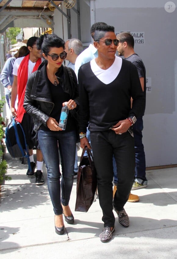 Jermaine Jackson et sa femme Halima Rashid se promènent dans les rues de Beverly Hills. Le 8 mai 2014