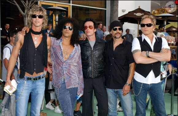 Duff McKagan, Slash, Scott Weiland, Matt Sorum et Dave Kushner lors de la première de The Hulk à l'Universal Amphitheatre de Los Angeles, le 18 juin 2003