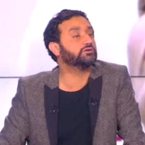 Cyril Hanouna présente Touche pas à mon poste sur D8, le jeudi 3 décembre 2015.