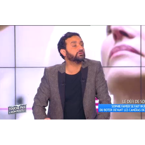 Cyril Hanouna présente Touche pas à mon poste sur D8, le jeudi 3 décembre 2015.