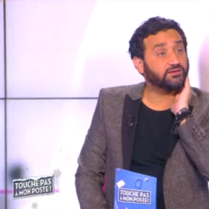 Cyril Hanouna présente Touche pas à mon poste sur D8, le jeudi 3 décembre 2015.