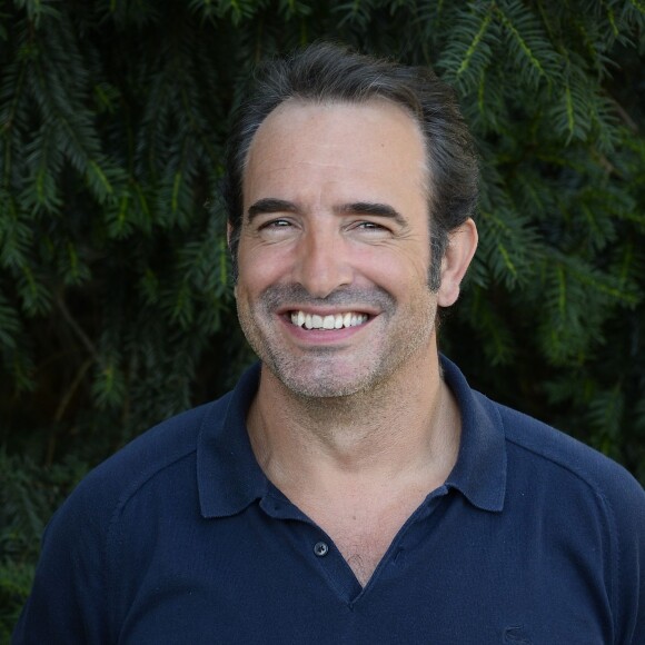 Jean Dujardin au photocall du film "Un + une" (Un plus une) lors du 8e Festival du Film Francophone d'Angoulême, le 29 août 2015.