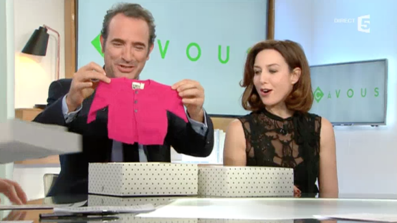 Jean Dujardin papa: Il reçoit un cadeau pour sa fille en plein direct...