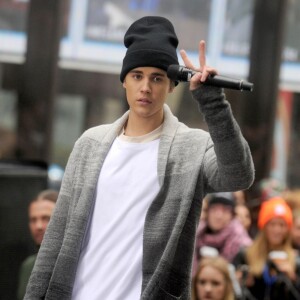 Justin Bieber chante sur le plateau de l'émission de TV "Today" de la NBC à New York le 19 novembre 2015.