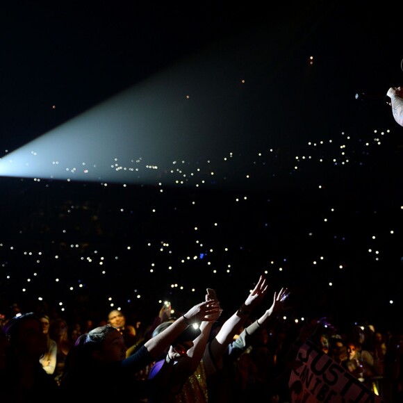 Justin Bieber sur la scène du Capital FM Jingle Bell Ball 2015 à l'O2 Arena de Londres, le 6 décembre 2015