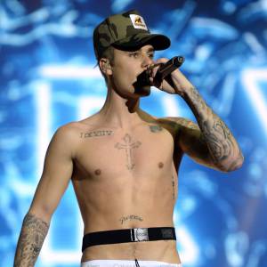 Justin Bieber sur la scène du Capital FM Jingle Bell Ball 2015 à l'O2 Arena de Londres, le 6 décembre 2015