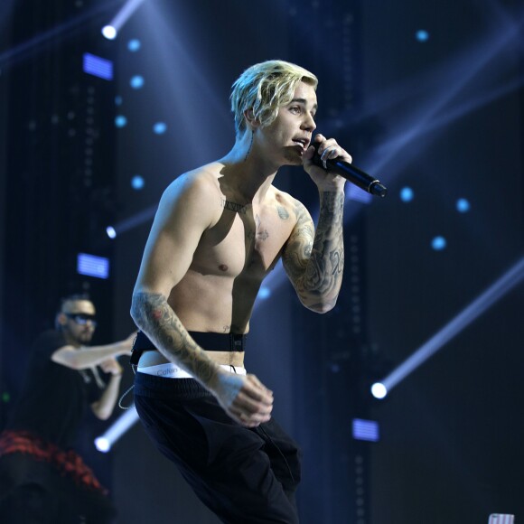 Justin Bieber sur la scène du Capital FM Jingle Bell Ball 2015 à l'O2 Arena de Londres, le 6 décembre 2015