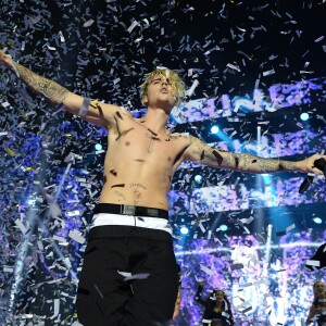 Justin Bieber sur la scène du Capital FM Jingle Bell Ball 2015 à l'O2 Arena de Londres, le 6 décembre 2015