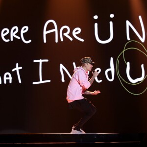 Justin Bieber sur la scène du Capital FM Jingle Bell Ball 2015 à l'O2 Arena de Londres, le 6 décembre 2015