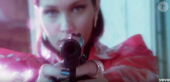 Bella Hadid dans le clip d'In The Night, la nouvelle chanson de son chéri The Weeknd : Image extraite de la vidéo postée sur Youtube, le 8 décembre 2015.