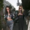 Bella et sa soeur Gigi Hadid se promènent dans les rues de New York. Le 25 novembre 2015