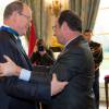 Le président François Hollande a remis à SAS le prince Albert II de Monaco, la médaille de Commandeur du Mérite Maritime à l'occasion d'une cérémonie qui s'est déroulée au Palais de L'Elysée à Paris le 8 décembre 2015.