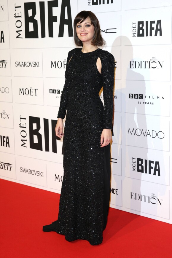 Marion Cotillard (habillée en Dior Haute Couture) - People à la soirée "The Independent Film Awards 2015" à Londres le 6 décembre 2015