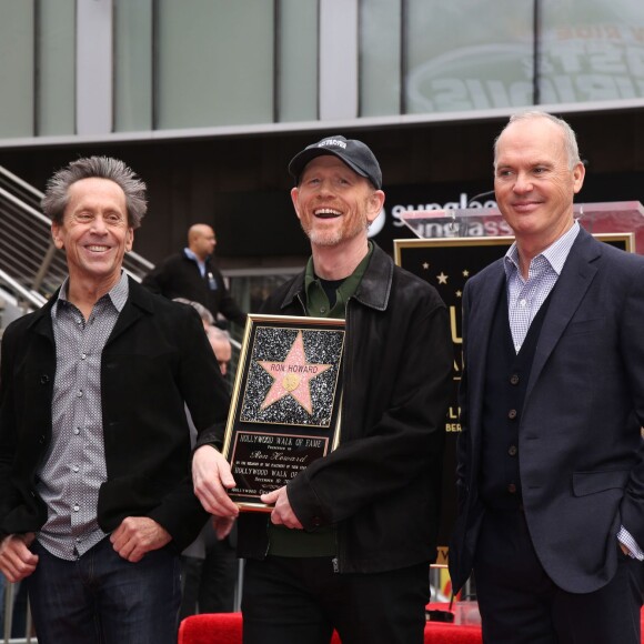 Brian Grazer, Michael Keaton, Ron Howard - Ron Howard reçoit son étoile sur le Walk of Fame à Hollywood le 10 décembre 2015.