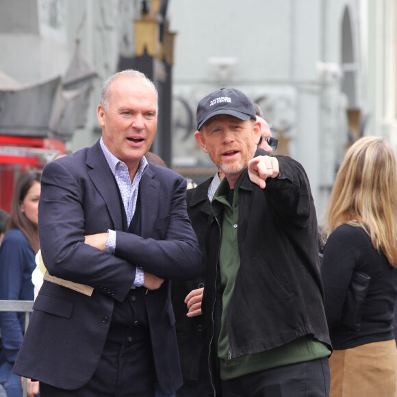 Michael Keaton, Ron Howard - Ron Howard reçoit son étoile sur le Walk of Fame à Hollywood le 10 décembre 2015.