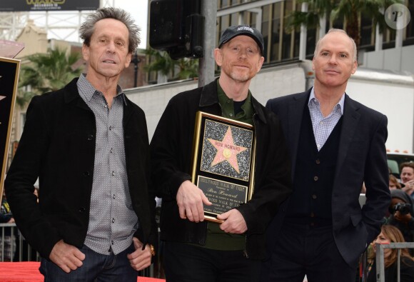 Brian Grazer et Michael Keaton avec Ron Howard qui reçoit son étoile sur le Walk of Fame à Hollywood le 10 décembre 2015.