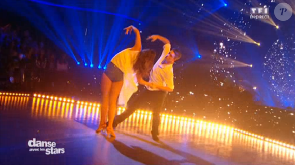 Loïc Nottet évoque son passé difficile à l'école dans "Danse avec les stars 6", sur TF1. Il danse aux côtés de Denitsa Ikonomova. Le 12 décembre 2015.