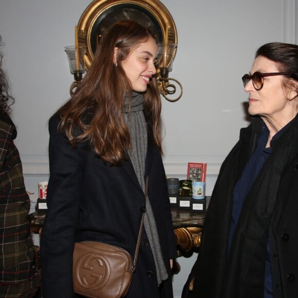 Exclusif - Marie-Ange Casta et Anouk Aimée - Lancement du Calendrier Olfactif 2016 en présence des artistes dans la boutique Quintessence de Valentine Pozzo di Borgo à Paris, le 3 décembre 2015. Deux euros seront reversés par bougie à l'association Mécénat Chirurgie Cardiaque. © Denis Guignebourg/Bestimage