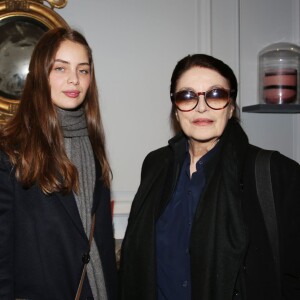 Exclusif - Marie-Ange Casta et Anouk Aimée - Lancement du Calendrier Olfactif 2016 en présence des artistes dans la boutique Quintessence de Valentine Pozzo di Borgo à Paris, le 3 décembre 2015. Deux euros seront reversés par bougie à l'association Mécénat Chirurgie Cardiaque. © Denis Guignebourg/Bestimage