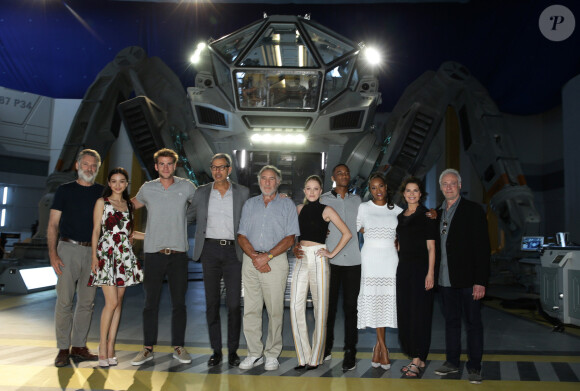 Le cast d'Independence Day Resurgence, avec notamment Bill Pullman, Grace Huang, Jeff Goldblum, Jessie Usher, Judd Hirsch.