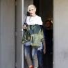 Gwen Stefani part déjeuner avec ses enfants Kingston, Zuma et Apollo à Studio City, Los Angeles, le 12 décembre 2015. Telle mère tel fils, Zuma a adopté la coiffure rock de sa mère et s'est teint les pointes en noir !