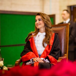 La reine Rania de Jordanie a été faite Docteur honoraire en développement des sciences et coopération internationale de l'Université La Sapienza, à Rome, le 10 décembre 2015 en reconnaissance de ses efforts en faveur de la paix et du dialogue interculturel.