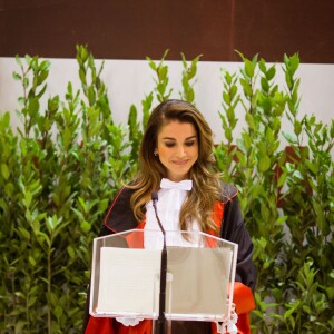 La reine Rania de Jordanie a été faite Docteur honoraire en développement des sciences et coopération internationale de l'Université La Sapienza, à Rome, le 10 décembre 2015 en reconnaissance de ses efforts en faveur de la paix et du dialogue interculturel.
