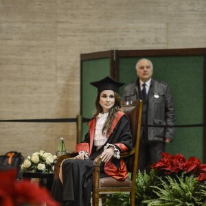 La reine Rania de Jordanie a été faite Docteur honoraire en développement des sciences et coopération internationale de l'Université La Sapienza, à Rome, le 10 décembre 2015 en reconnaissance de ses efforts en faveur de la paix et du dialogue interculturel.