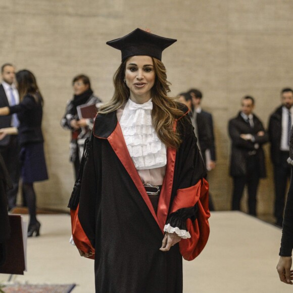 La reine Rania de Jordanie a été faite Docteur honoraire en développement des sciences et coopération internationale de l'Université La Sapienza, à Rome, le 10 décembre 2015 en reconnaissance de ses efforts en faveur de la paix et du dialogue interculturel.