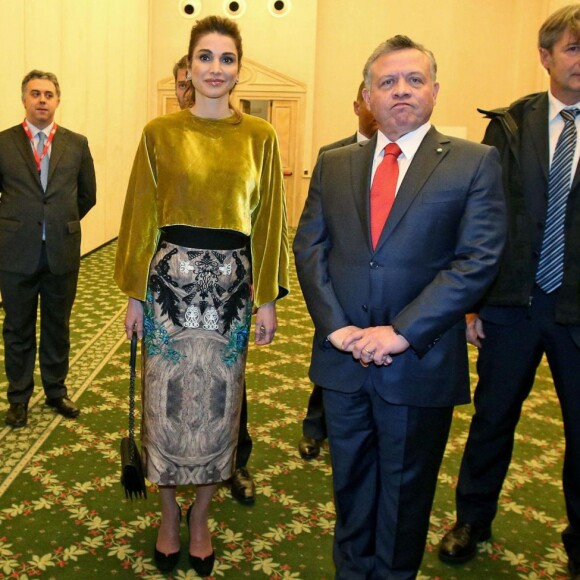 La reine Rania et son mari le roi Abdullah II de Jordanie ont pris part le 10 décembre 2015 à la conférence Mediterranean Dialogues à Rome dans le cadre d'une visite de deux jours en Italie.