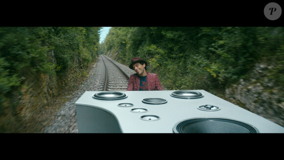 Le chanteur Mika dans la campagne promo de la SNCF pour le TGV. Décembre 2015