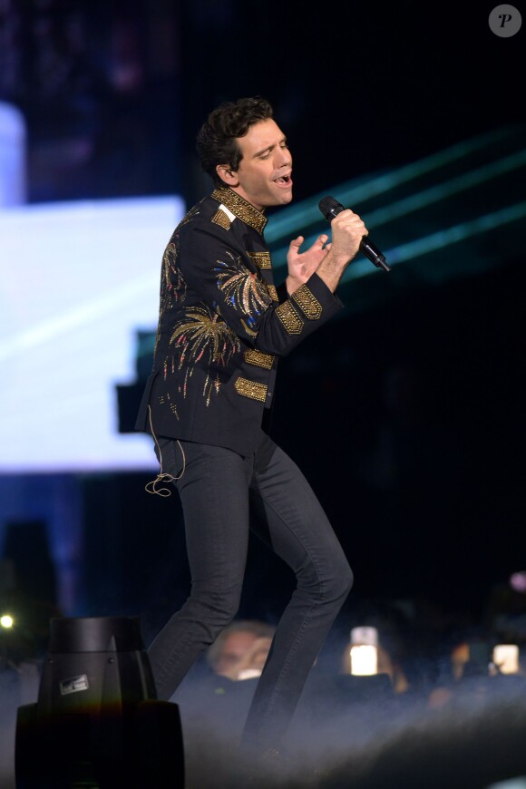 Mika sur le plateau de l'émission "X Factor" à Milan en Italie le 10 décembre 2015.