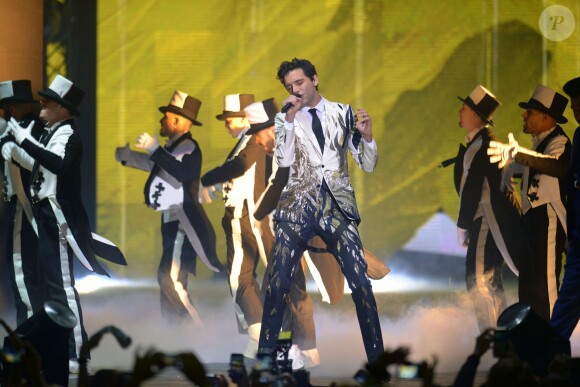 Le chanteur Mika sur le plateau de l'émission "X Factor" à Milan en Italie le 10 décembre 2015.