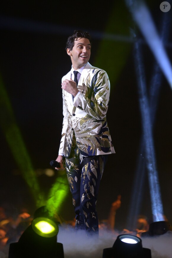 Mika sur le plateau de l'émission "X Factor" à Milan en Italie le 10 décembre 2015.