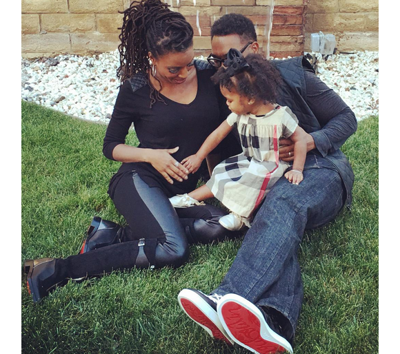 Shanola Hampton enceinte, attend un petit garçon ! Elle pose avec sa fille et son mari / photo postée sur Instagram au mois de novembre 2015.