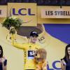 Chris Froome avec le maillot jaune à l'issue de la 19e étape du Tour de France entre Saint Jean de Maurienne et La Toussuire, le 24 juillet 2015