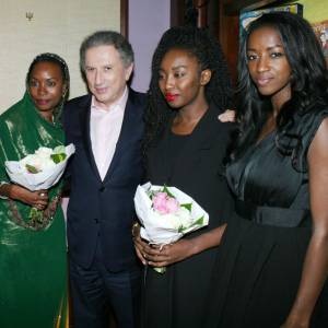 Elisabeth Reynaud, Hindou Oumarou Ibrahim, Michel Drucker, Inna Modja, Hapsatou Sy - Remise du prix destin de femme dans les salons de l'hôtel Pont Royal à Paris le 12 décembre 2015.