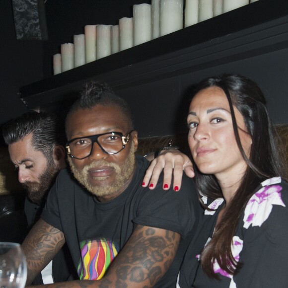 Djibril Cissé et sa compagne Marie-Cécile Lenzini au Calavados pendant le 68e festival du film de Cannes le 17 mai 2015