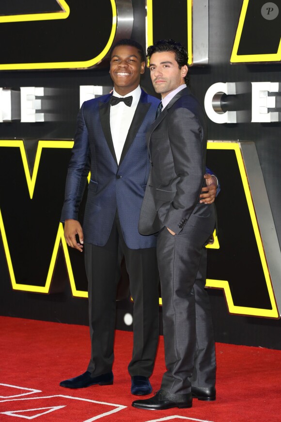 John Boyega et Oscar Isaac - Première européenne de "Star Wars : Le réveil de la force" au cinéma Odeon Leicester Square de Londres le 16 décembre 2015.