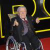 Kenny Baker - Première européenne de "Star Wars : Le réveil de la force" au cinéma Odeon Leicester Square de Londres le 16 décembre 2015.