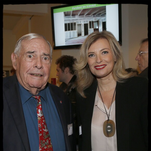 Exclusif - Julien Lauprêtre (président du Secours populaire), Valérie Trierweiler - Visite des personnalités au centre d'accueil et espace solidarité du Secours Populaire dans le 18ème arrondissement à Paris, le 16 décembre 2015. © Alain Guizard/Bestimage