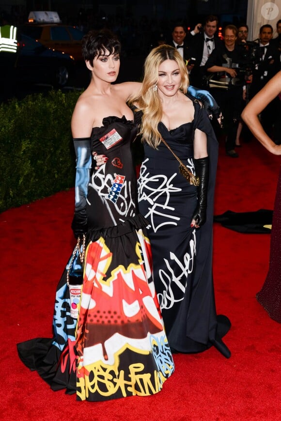 Katy Perry et Madonna habillées de robes Moschino - Met Gala 2015 au Metropolitan Museum. New York, le 4 mai 2015.